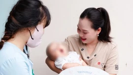 Từ Mỹ trở về, người mẹ Việt góp phần mang lại nụ cười cho 50 trẻ em dị tật