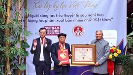 Xác lập Kỷ lục Việt Nam cho tác giả U90 từng viết 100 cuốn tiểu thuyết