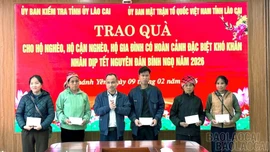 Ủy ban Kiểm tra Tỉnh ủy và Ủy ban MTTQ Việt Nam tỉnh trao quà Tết tại xã Khánh Yên