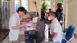 Tháo gỡ khó khăn cho "lá chắn sức khỏe cộng đồng"