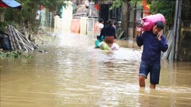 Mưa lũ làm 42 người chết, mất tích cùng với nhiều thiệt hại