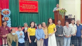 Đoàn thiện nguyện Lào Cai hỗ trợ người dân vùng lũ Đắk Lắk