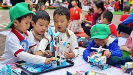 Hấp dẫn Ngày hội STEM – Robotics tại Trường Mầm non Hoa Ban