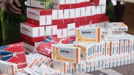 "Tuyên chiến" không khoan nhượng với thuốc giả, thực phẩm giả dịp Tết