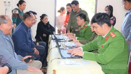 Công an xã Lục Yên rà soát, làm sạch dữ liệu đăng ký phương tiện, giấy phép lái xe