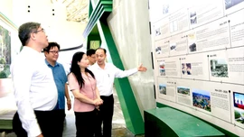 Chuẩn bị gian trưng bày của tỉnh Lào Cai tại Triển lãm thành tựu đất nước mừng Quốc khánh 2-9