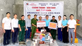 Bàn giao 2 căn nhà tình nghĩa cho thân nhân liệt sĩ ở xã Thác Bà