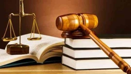 Uống rượu từ hôm trước, sáng hôm sau lái xe đi làm, bị phát hiện có nồng độ cồn thì có bị xử phạt?