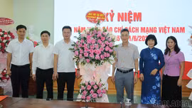 Các cơ quan, đơn vị, địa phương chúc mừng Báo và Phát thanh, Truyền hình Lào Cai nhân Ngày Báo chí cách mạng Việt Nam 