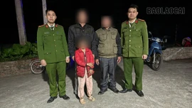 Công an xã Bảo Yên nhanh chóng giúp đỡ cháu bé đi lạc về với gia đình