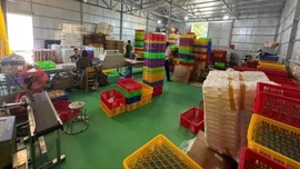 Triệt phá đường dây sản xuất yến giả, thu giữ gần 38.000 lọ nước yến