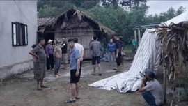 Vừa sạc vừa xem điện thoại, nam thanh niên bị sét đánh tử vong