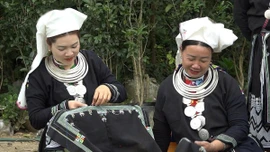 Giữ hồn thổ cẩm người Dao Tiền nơi đỉnh Đèo Gió