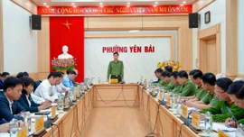 Giám đốc Công an tỉnh kiểm tra công tác chuẩn bị bầu cử tại một số xã, phường