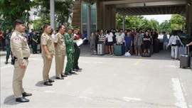 Tiếp nhận 79 công dân Việt Nam do Campuchia trao trả