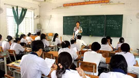Chế độ nghỉ hưu trước tuổi, thôi việc với hiệu trưởng, hiệu phó dôi dư sau sáp nhập