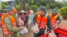 Đắk Lắk phân bổ 2.000 tấn gạo dự trữ quốc gia hỗ trợ người dân bị ảnh hưởng lũ lụt