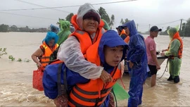 Người dân vùng lũ thiếu quần áo, Công an tỉnh Đắk Lắk vận động quyên góp