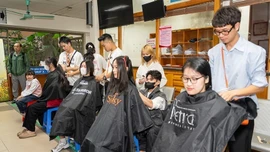 Ngày hội hiến tóc hỗ trợ bệnh nhi ung thư