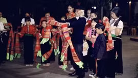 Nghệ thuật Xòe Thái: Từ thực hành di sản đến phát triển du lịch bền vững