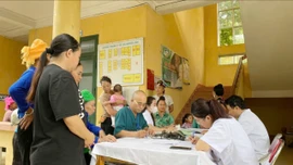 Phường Nghĩa Lộ: Khám sàng lọc và tư vấn bệnh tiểu đường cho người dân
