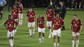 Grimsby tạo cú sốc lịch sử, loại Man United khỏi League Cup