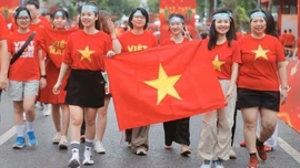 Xác lập kỷ lục số người mặc áo Cờ đỏ Sao vàng nhiều nhất trong một giải marathon
