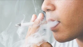 Hút thuốc làm gia tăng nguy cơ mắc các bệnh không lây nhiễm