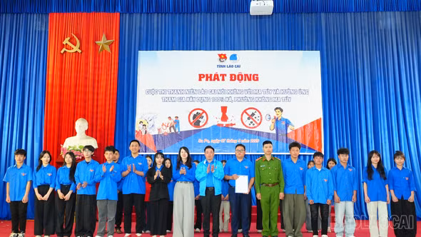 TỈNH ĐOÀN LÀO CAI RA QUÂN HƯỞNG ỨNG XÂY DỰNG 100% XÃ PHƯỜNG KHÔNG MA TUÝ