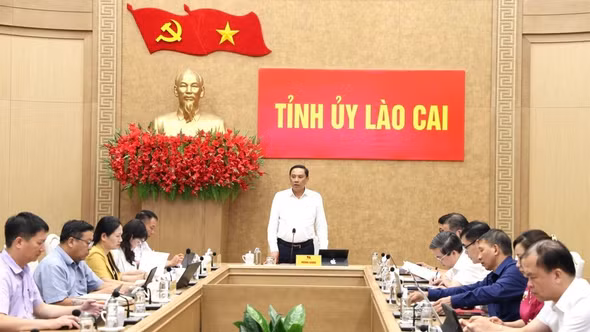 Phó Bí thư Thường trực Tỉnh ủy Hoàng Giang làm việc với Thường trực HĐND tỉnh và các ban xây dựng Đảng về tiến độ thực hiện một số đề án trọng tâm