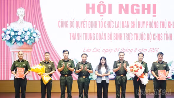Công bố quyết định tổ chức lại Ban Chỉ huy phòng thủ khu vực thành Trung đoàn bộ binh trực thuộc Bộ Chỉ huy Quân sự tỉnh