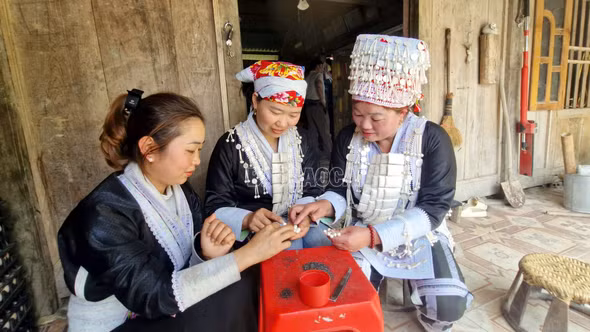 Thăng trầm nghề chạm khắc bạc giữa thời “bão giá”