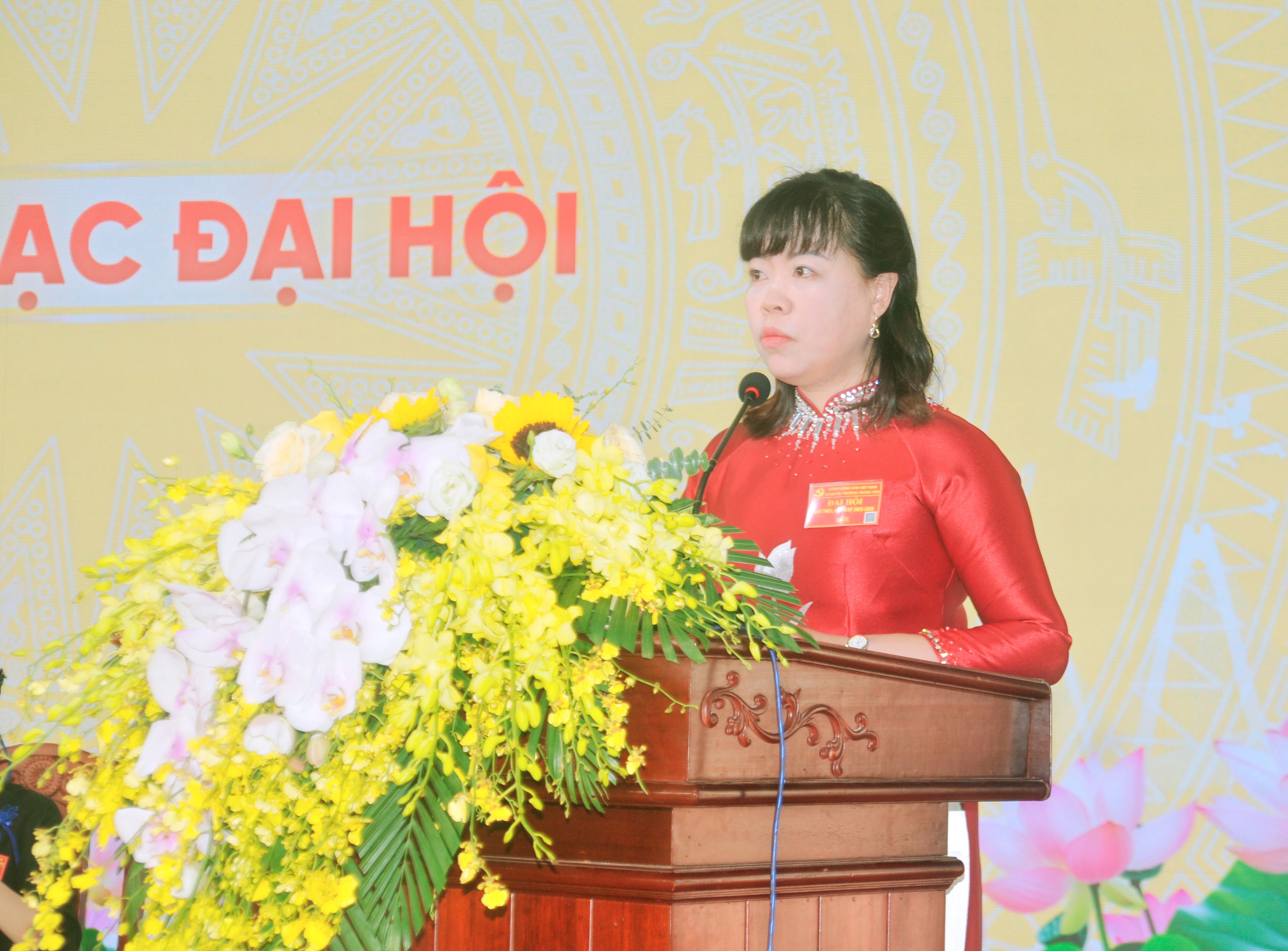 Đồng chí Đỗ Thị Thanh Nga - Bí thư Đảng ủy phường Trung Tâm phát biểu tại Đại hội. duc-2466.jpg