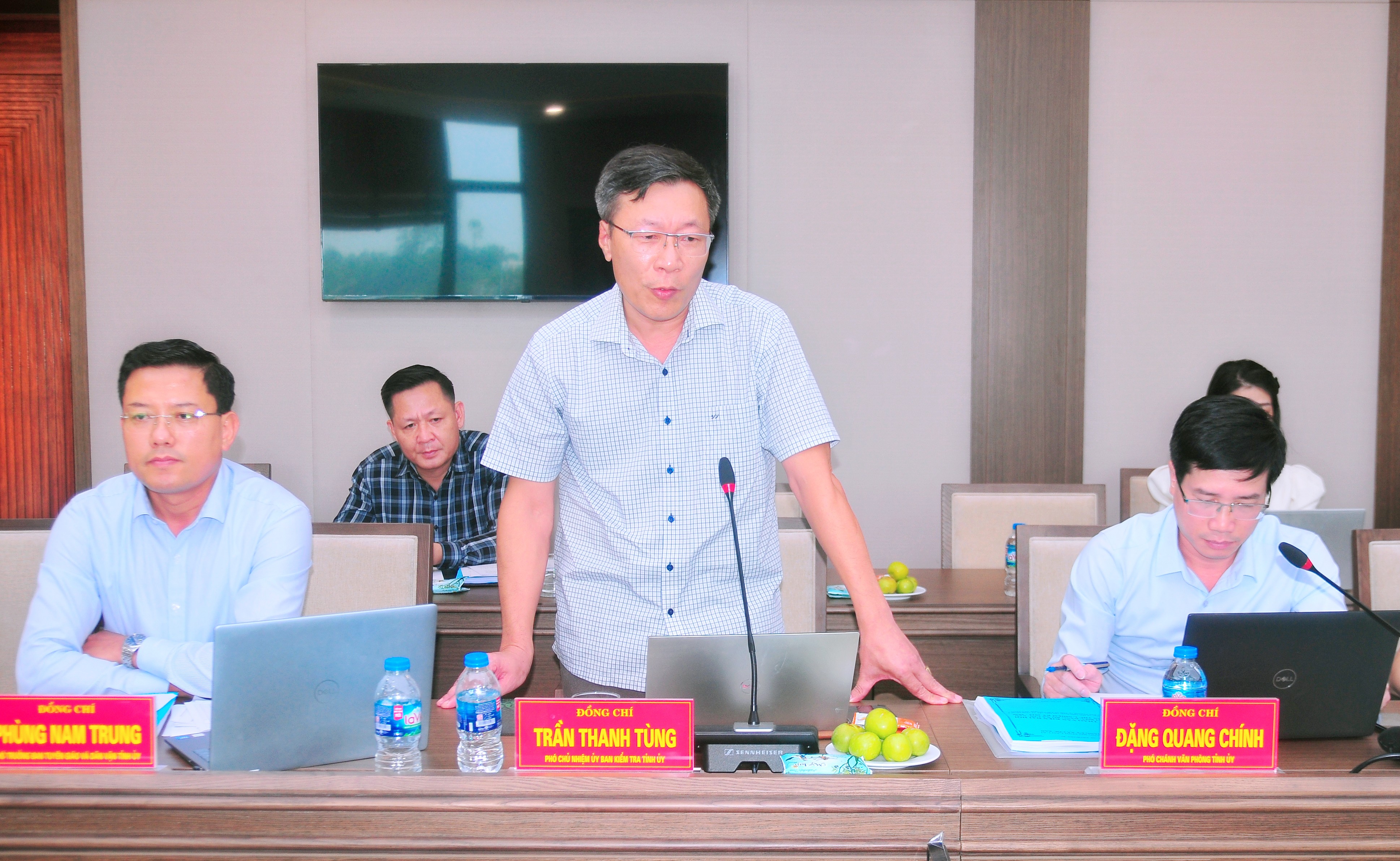 Đồng chí Trần Thanh Tùng, Phó Chủ nhiệm Ủy ban Kiểm tra Tỉnh ủy phát biểu góp ý tại buổi làm việc. duc-2095.jpg