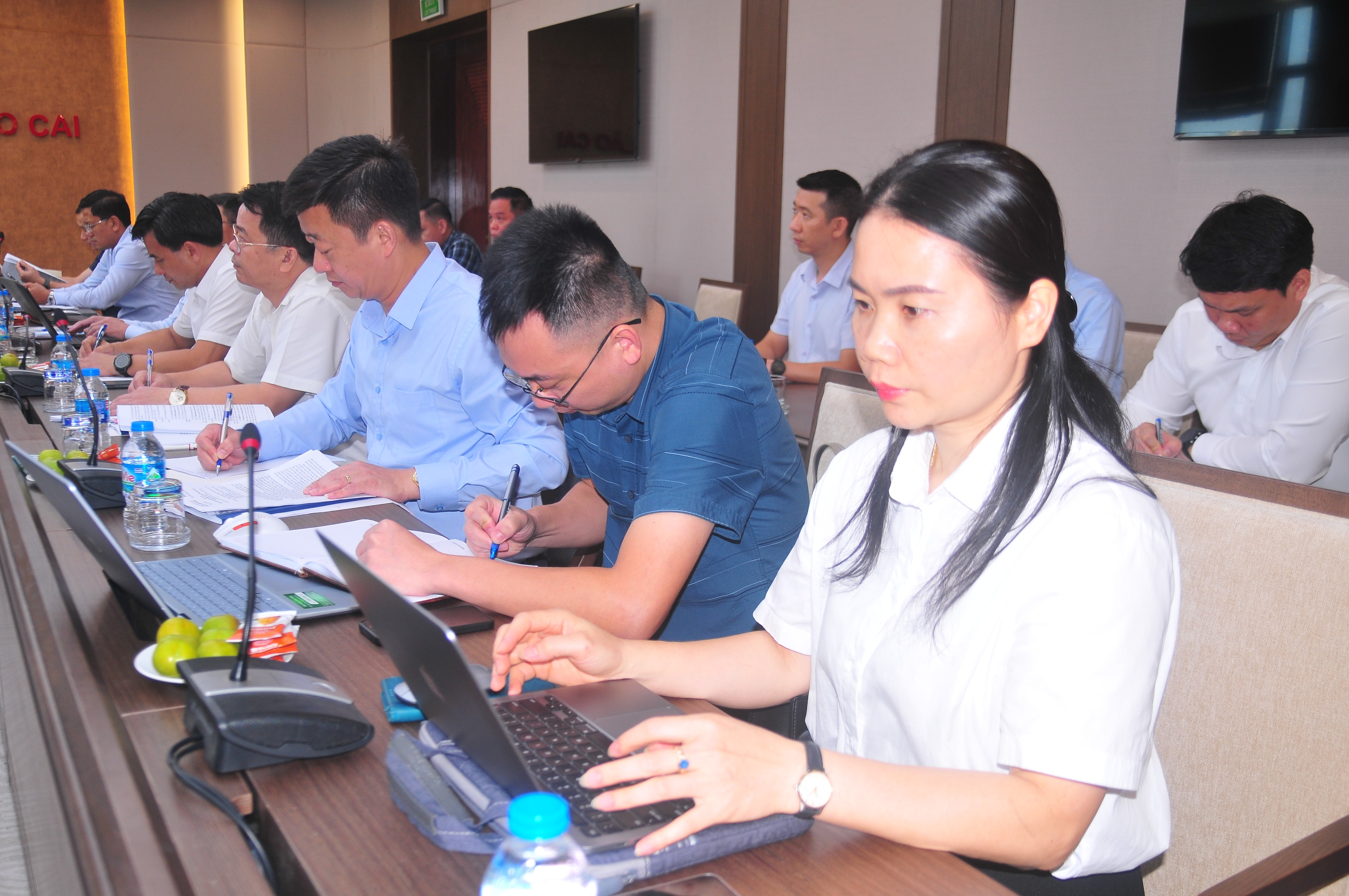 Thường trực Đảng ủy xã Hợp Thành tham dự buổi làm việc. duc-2122.jpg