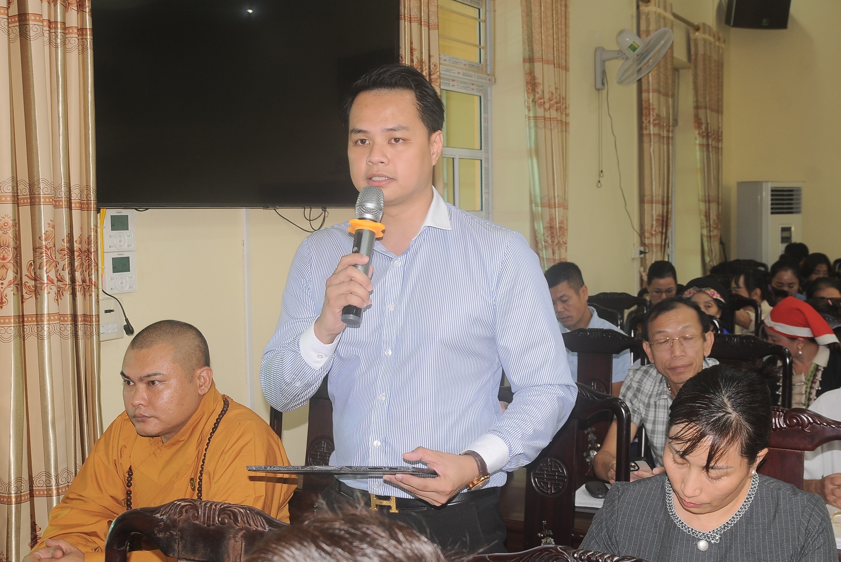 Đại diện Tỉnh đoàn Lào Cai phát biểu ý kiến tại hội nghị. duc-2952.jpg