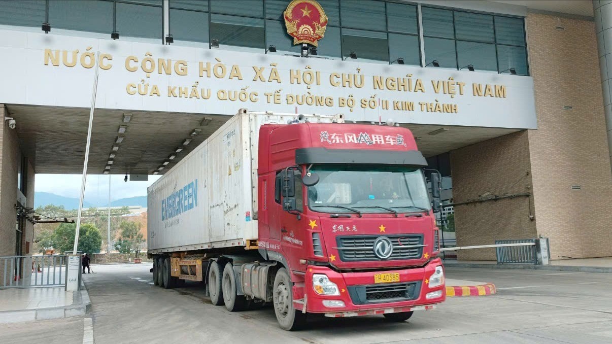 Hàng hóa nhập khẩu vào Việt Nam qua Cửa khẩu Quốc tế đường bộ số II Kim Thành. hai-quan-3-2541.jpg