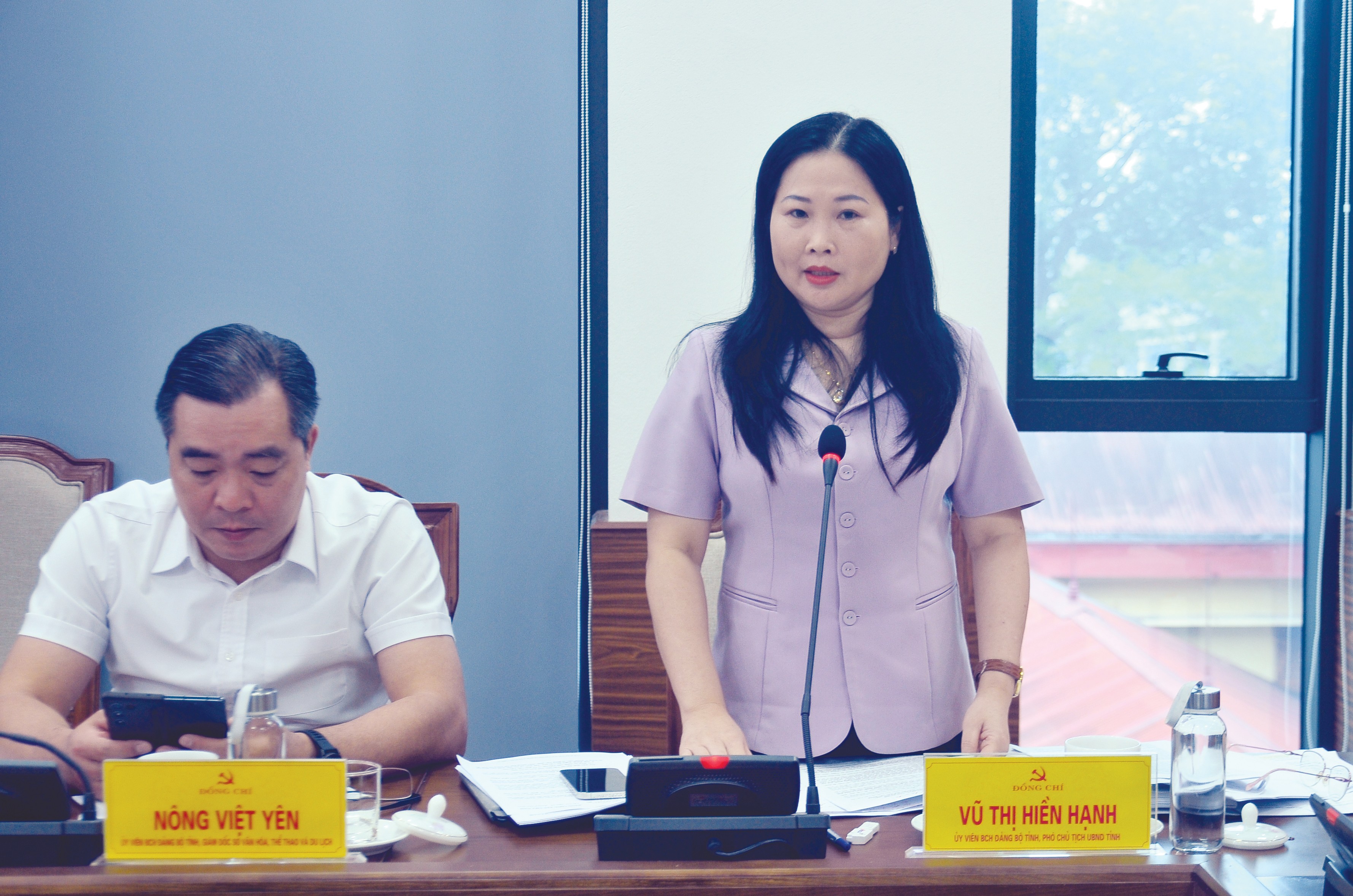 Đồng chí Vũ Thị Hiền Hạnh, Phó Chủ tịch UBND tỉnh phát biểu tại hội nghị. duc-2780-2913.jpg