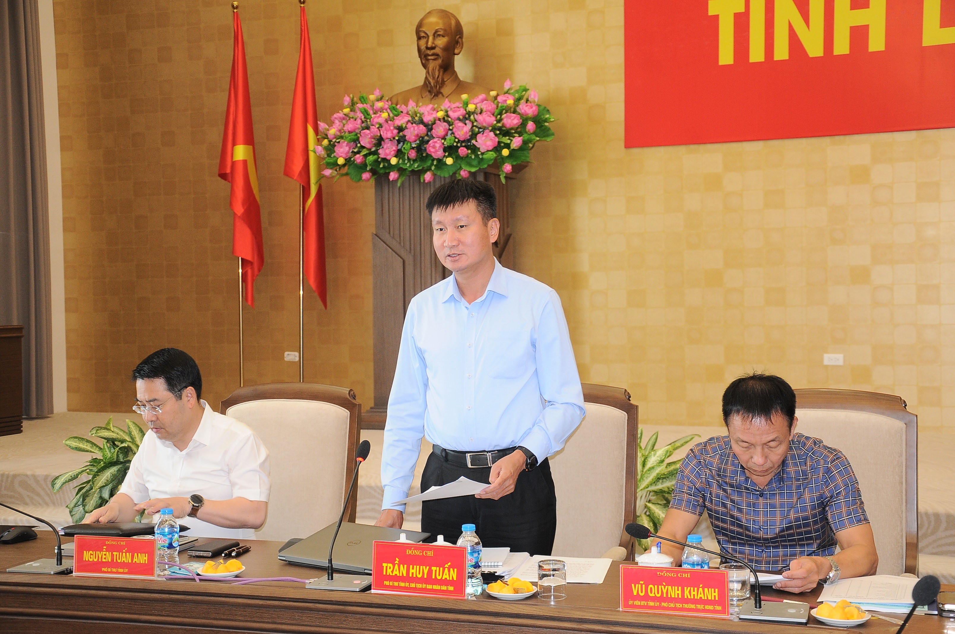 Đồng chí Trần Huy Tuấn, Phó Bí thư Tỉnh ủy, Chủ tịch UBND tỉnh, Trưởng Ban Chỉ đạo hoàn thiện thể chế, pháp luật tỉnh kết luận hội nghị. duc-3447.jpg