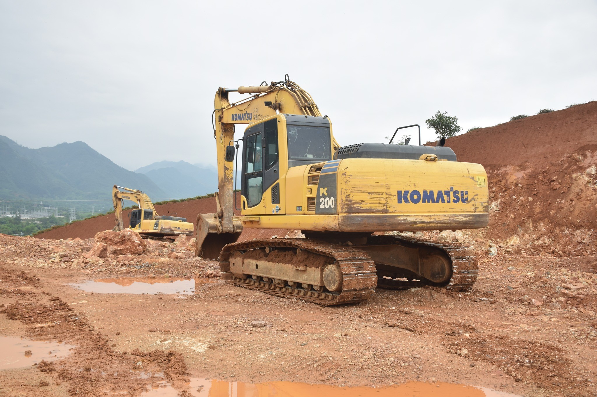 Các đơn vị thi công đẩy nhanh tiến độ Dự án đường nối Quốc lộ 32 với đường cao tốc Nội Bài - Lào Cai (IC14). duong-noi-mcc.jpg