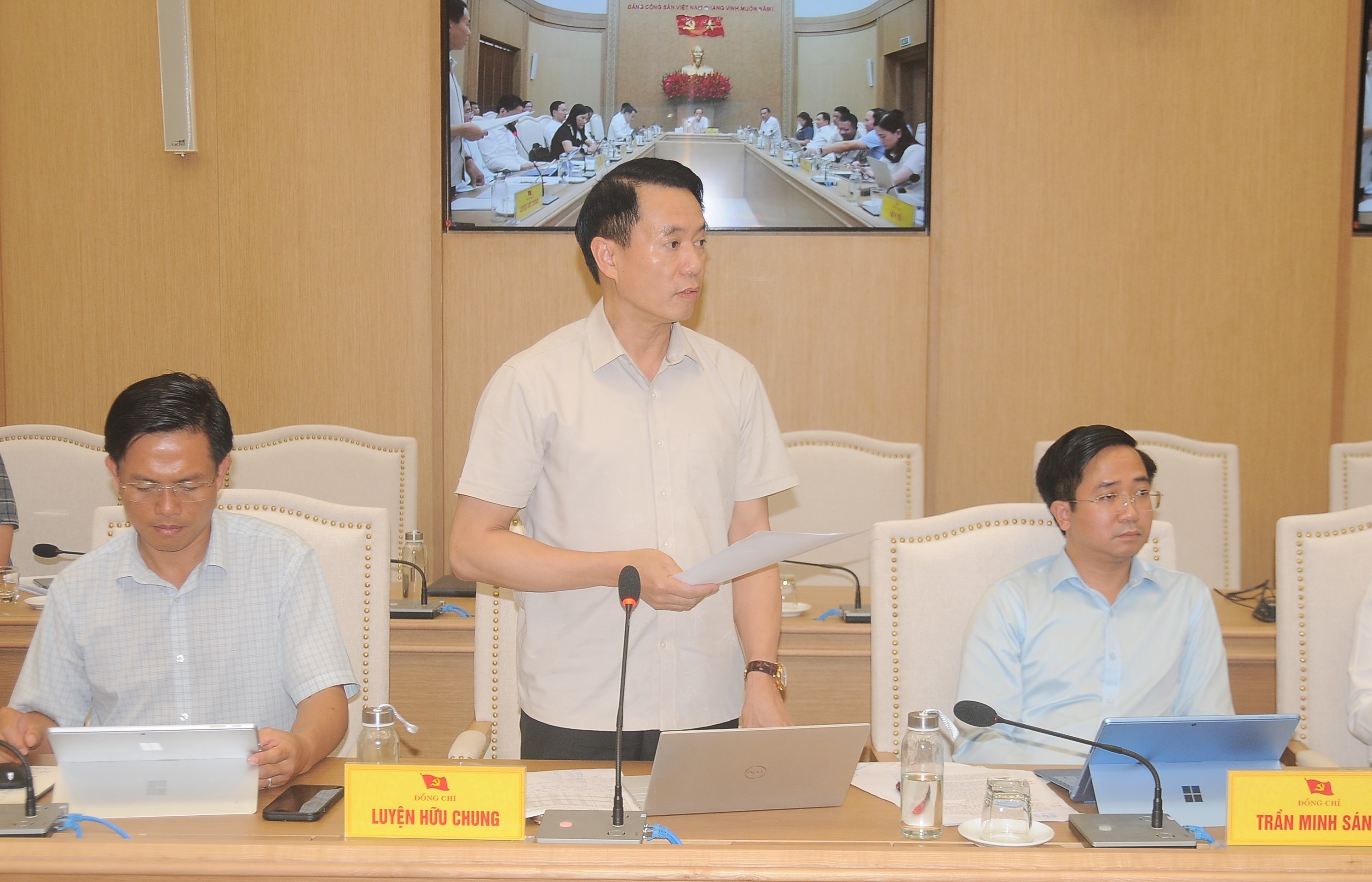 Đồng chí Luyện Hữu Chung – Phó Giám đốc Sở Giáo dục và Đào tạo phát biểu tại hội nghị. duc-3122.jpg