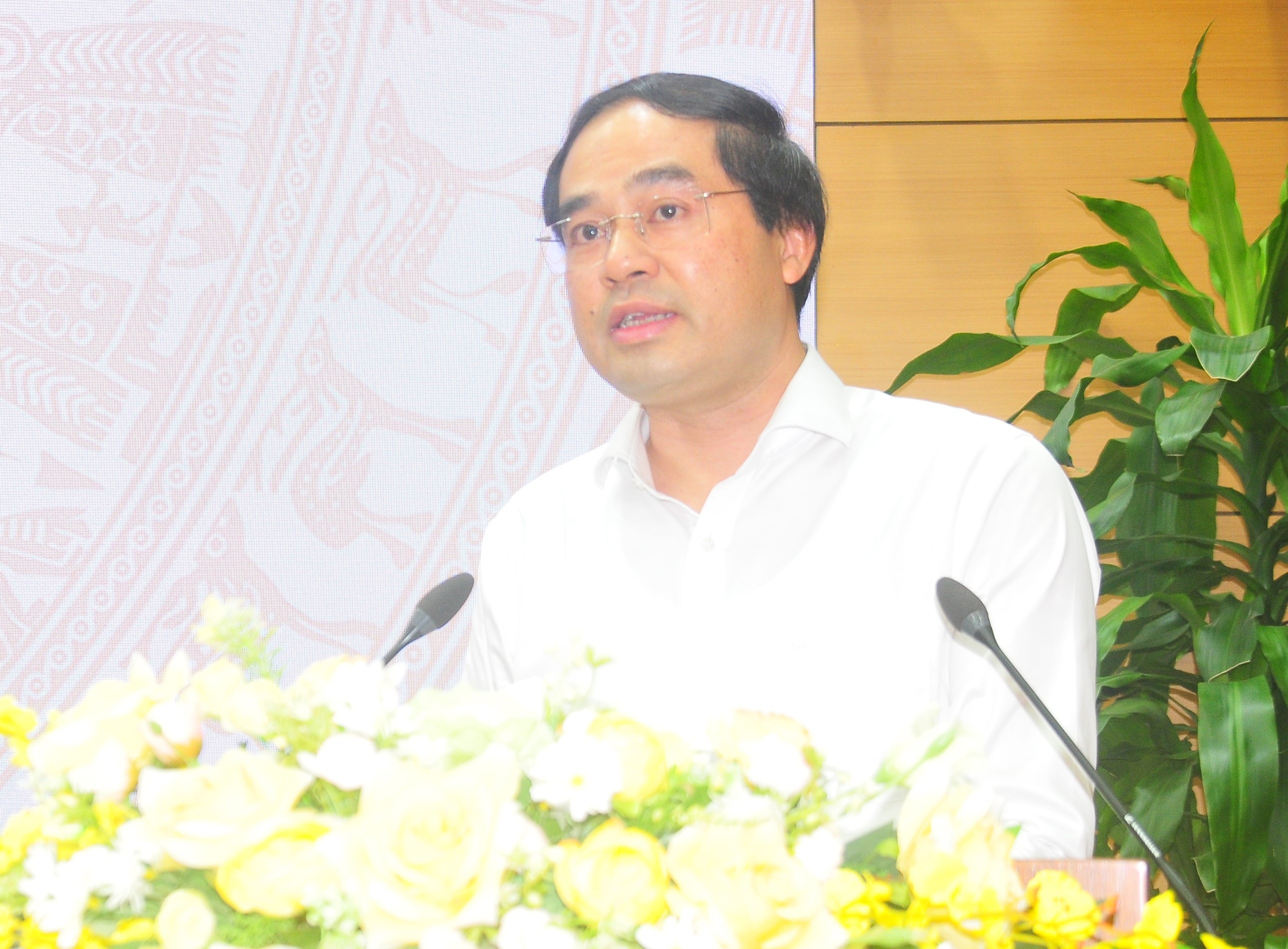 Đồng chí Trịnh Xuân Trường, Bí thư Tỉnh ủy, Chủ tịch HĐND tỉnh phát biểu tại hội nghị. duc-1212.jpg