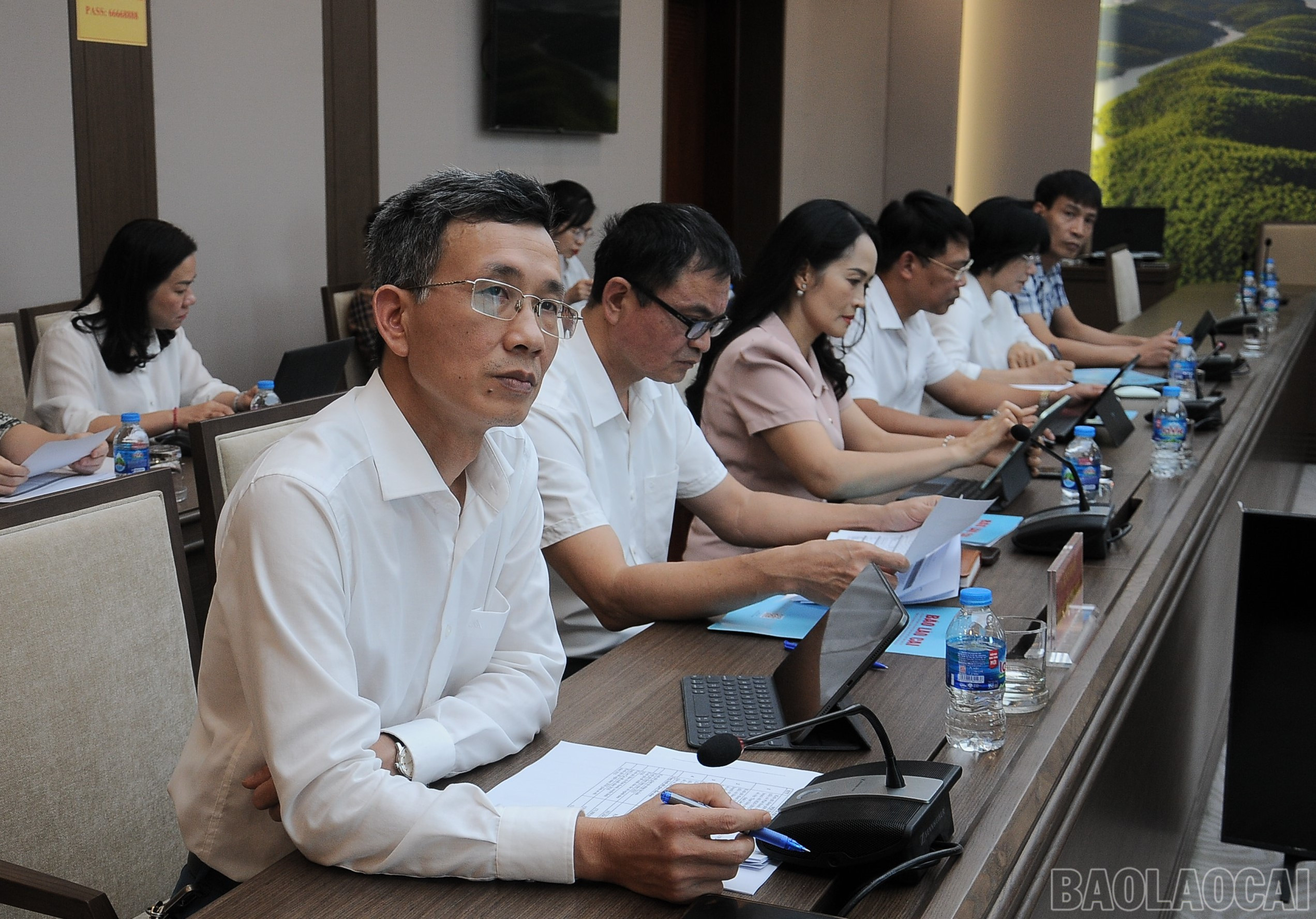 Lãnh đạo Báo và Phát thanh Truyền hình tỉnh Lào Cai dự hội nghị. baolaocai-br_duc-3354.jpg