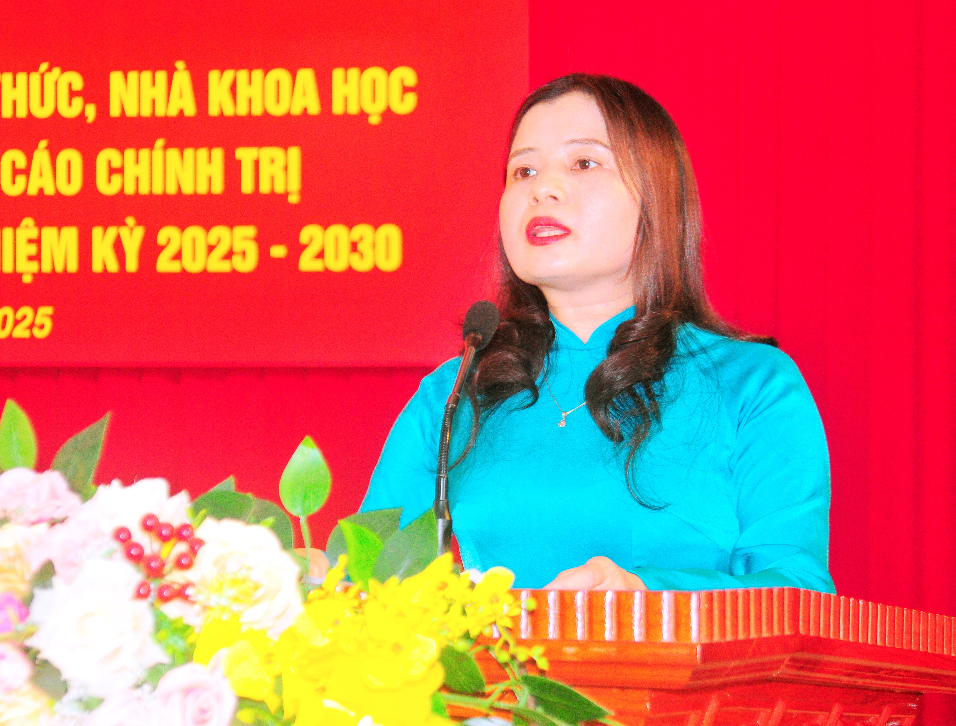 Đồng chí Nguyễn Thị Thúy Mùi phát biểu tại hội nghị. duc-1978.jpg