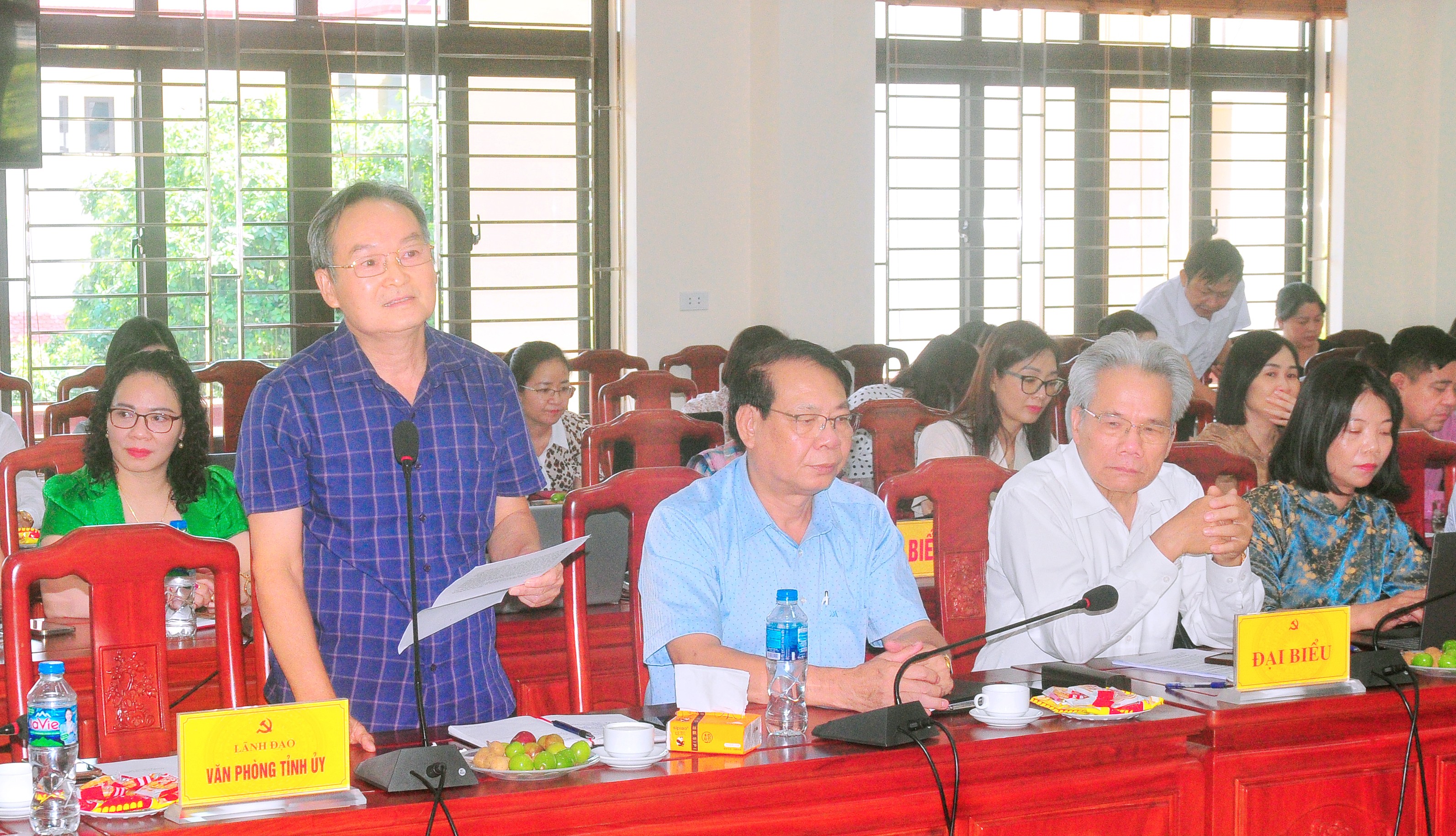 Ông Đỗ Văn Lược, Nguyên Phó trưởng Ban Tuyên giáo Tỉnh ủy Lào Cai (cũ) phát biểu tại hội nghị. duc-1993.jpg
