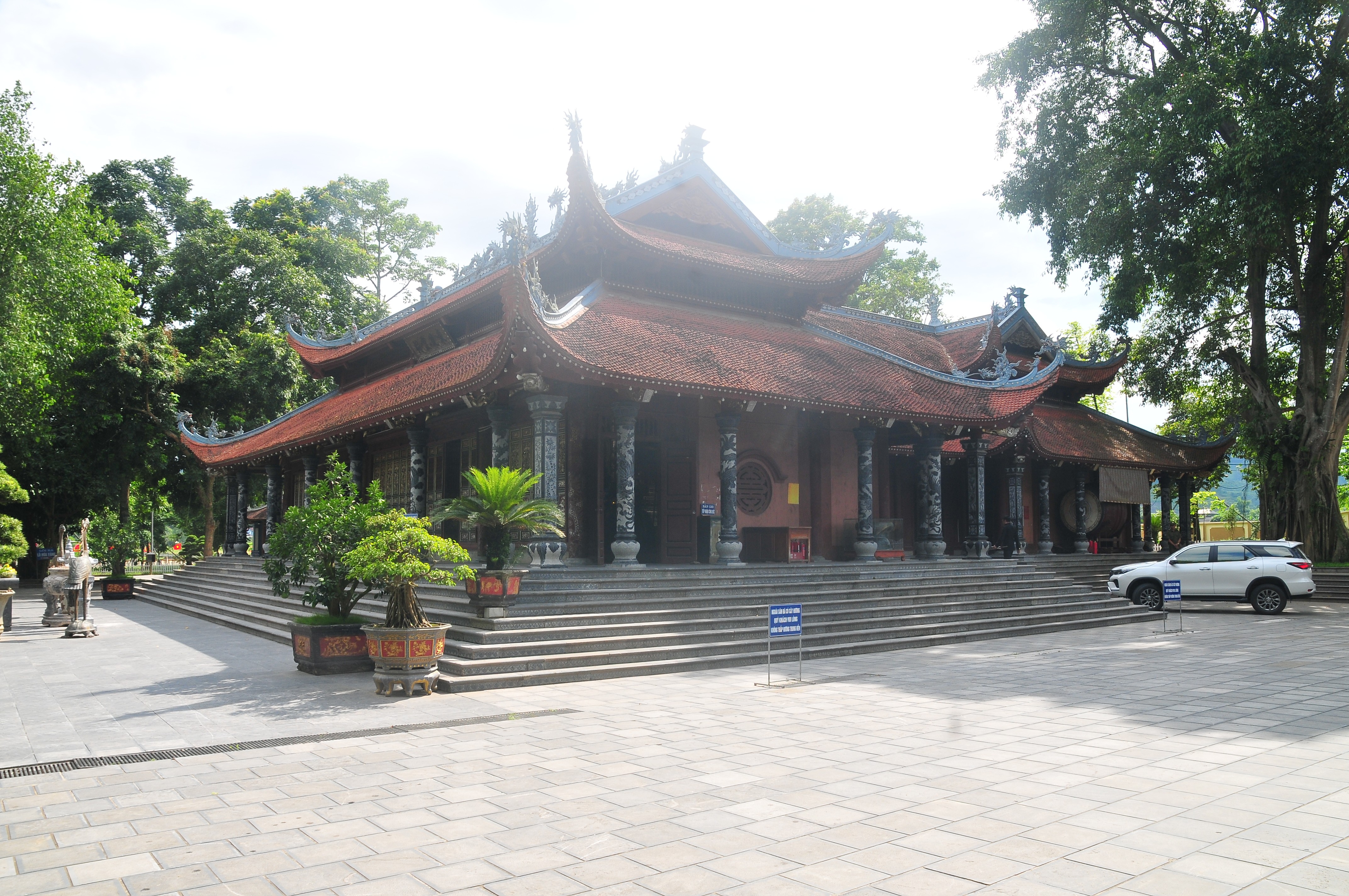 Đền Đông Cuông. duc-1647.jpg