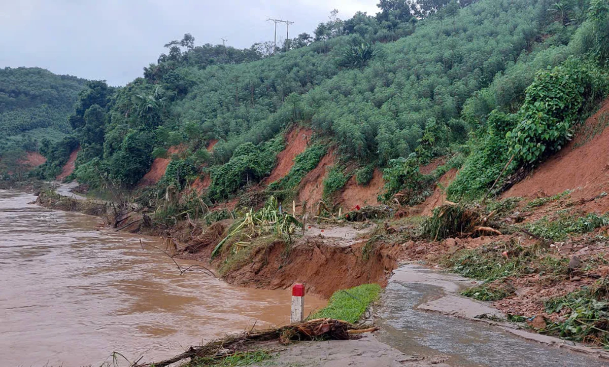 Tỉnh lộ 160 bị đứt gãy, không thể lưu thông.
