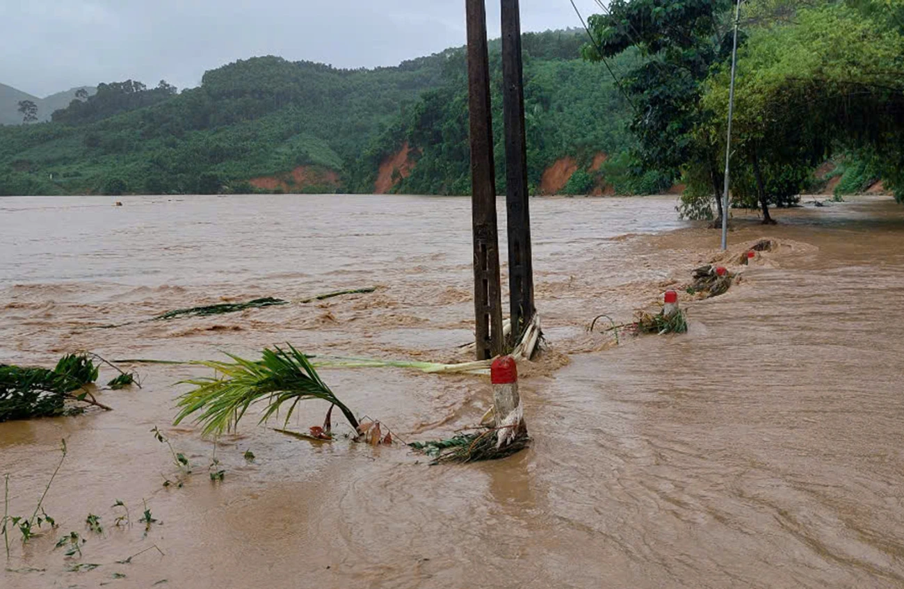 Việt Tiến như một túi nước khổng lồ.