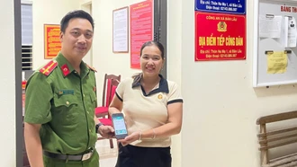Công an xã Bản Lầu giúp người dân chuyển lại 75 triệu đồng cho người chuyển nhầm