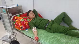Lào Cai: Đại úy Công an xã kịp thời hiến máu cứu người bệnh nguy kịch